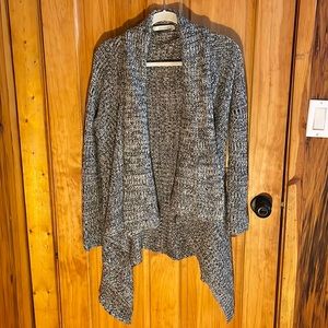 ☄️2 for $14 SaLE 💫🐼 Beautiful Drape Front Cardigan Sz M/L
